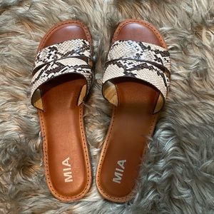 Sandals fake snake skin print
